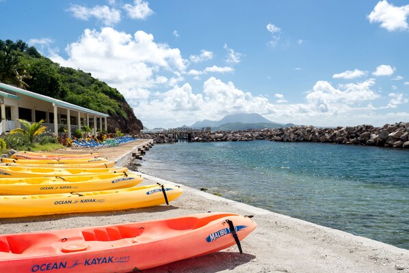 En la playa, toallas de playa, buceo y snorkel 