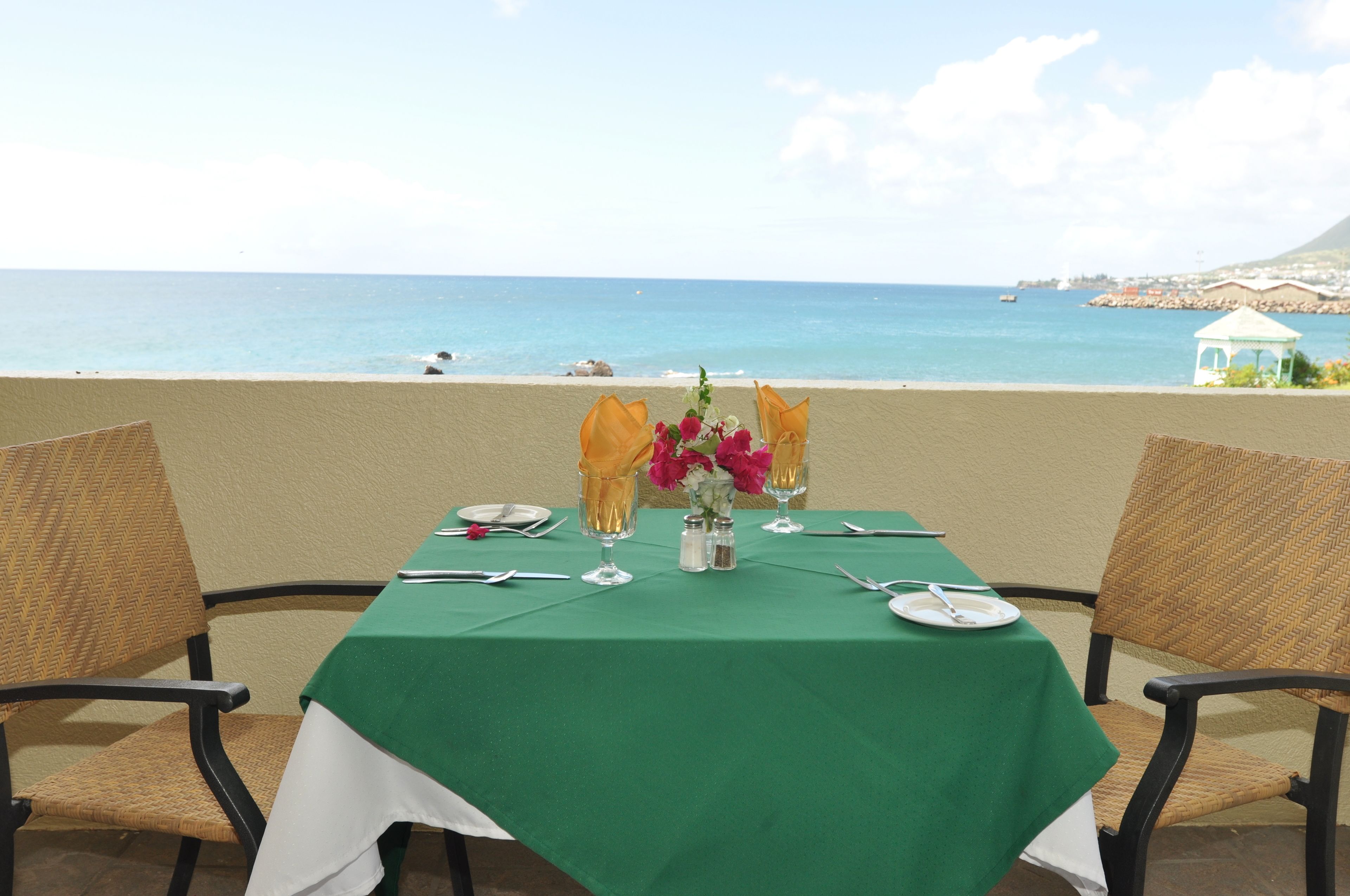 Dagelijks uitgebreid ontbijt (USD 15 per persoon)