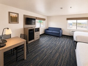 Suite, 2 Queen Beds, Non Smoking