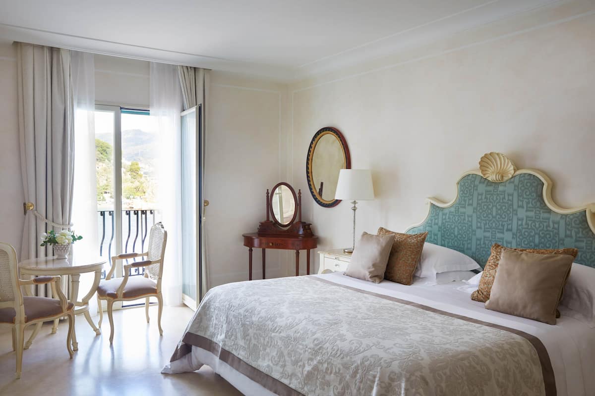 Premium Suite, Sea View | 1 bedroom, down comforters, minibar, in-room safe