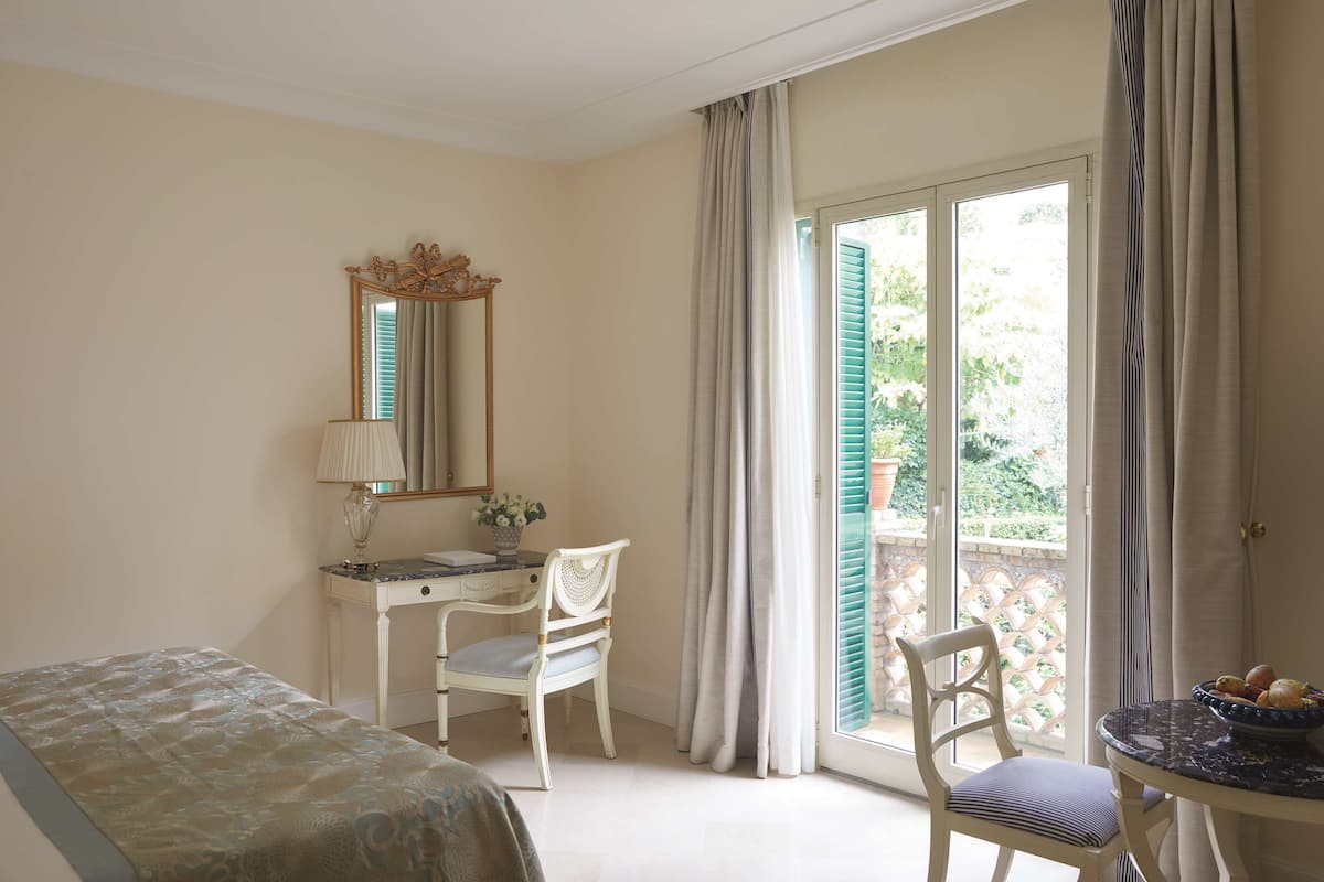 Chambre Supérieure | Couette en duvet d'oie, minibar, coffres-forts dans les chambres