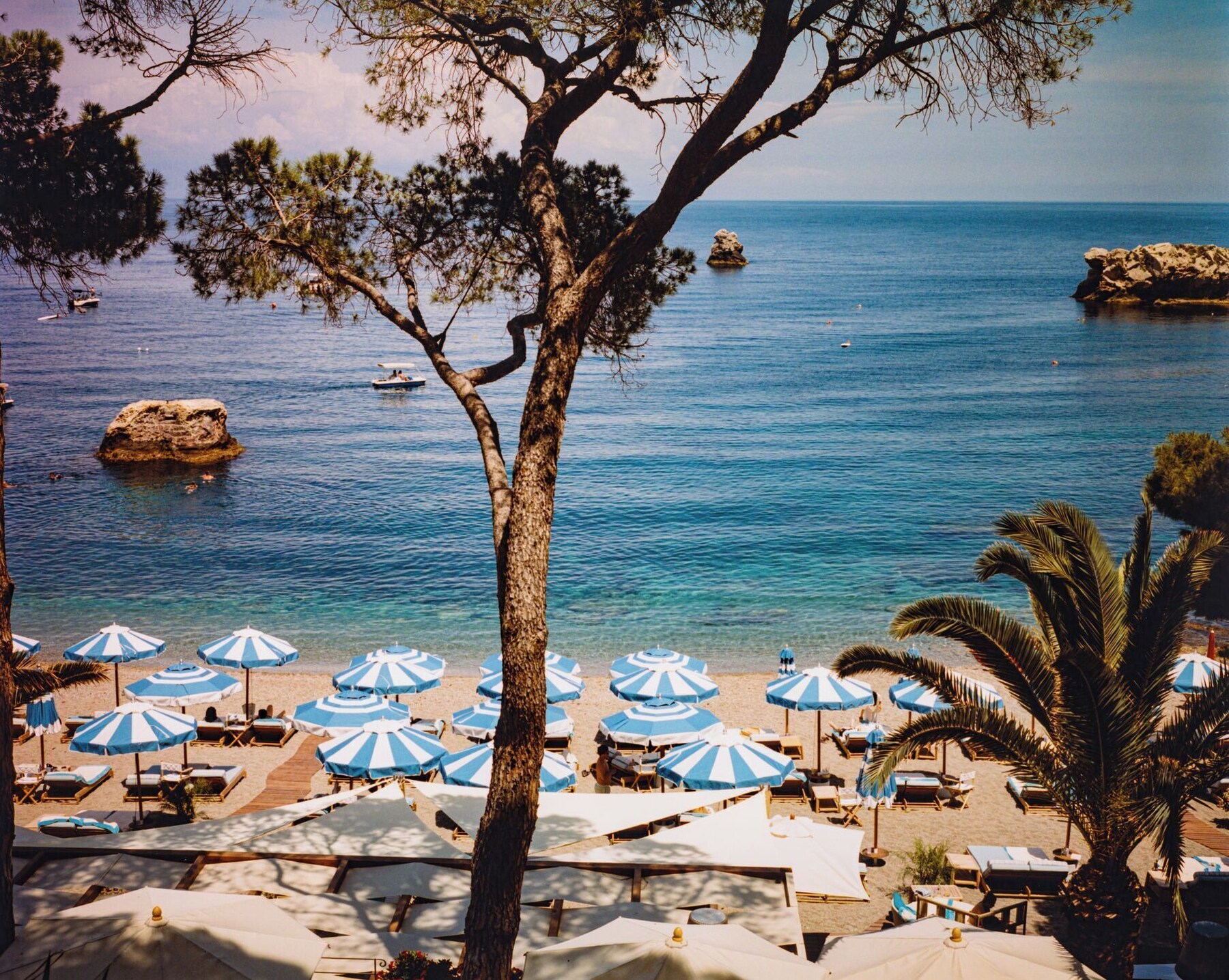 Private beach, sun loungers, beach umbrellas, beach towels