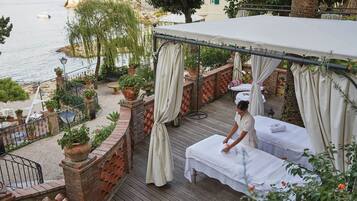 Couples treatment room(s), sauna, body treatments, aromatherapy