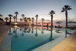 Outdoor pool - Dioscuri Bay Palace Hotel (Agrigento)