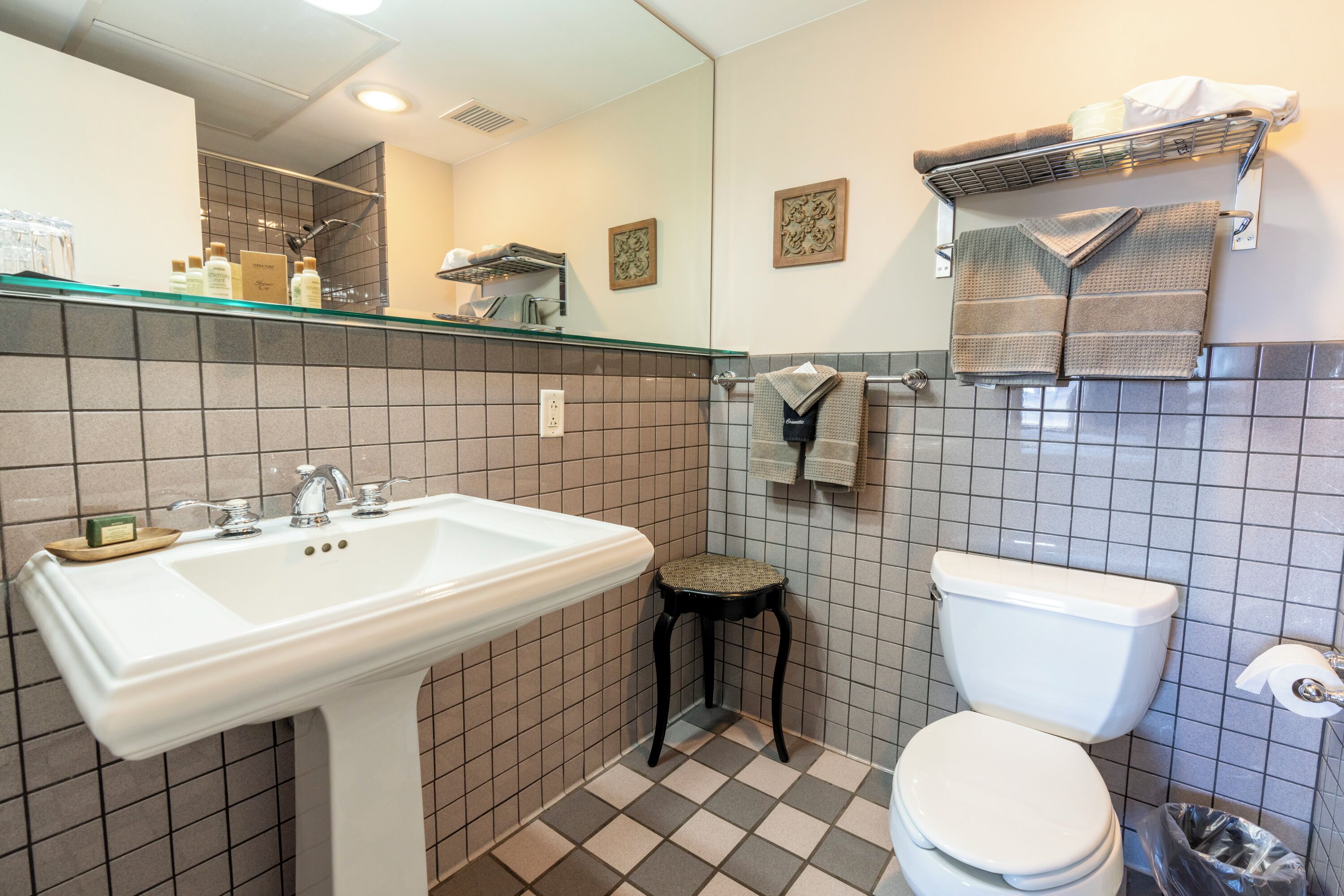 traditional room | bathroom | designer toiletries, hair dryer, bathrobes, towels