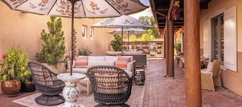 Piñon Court By La Fonda