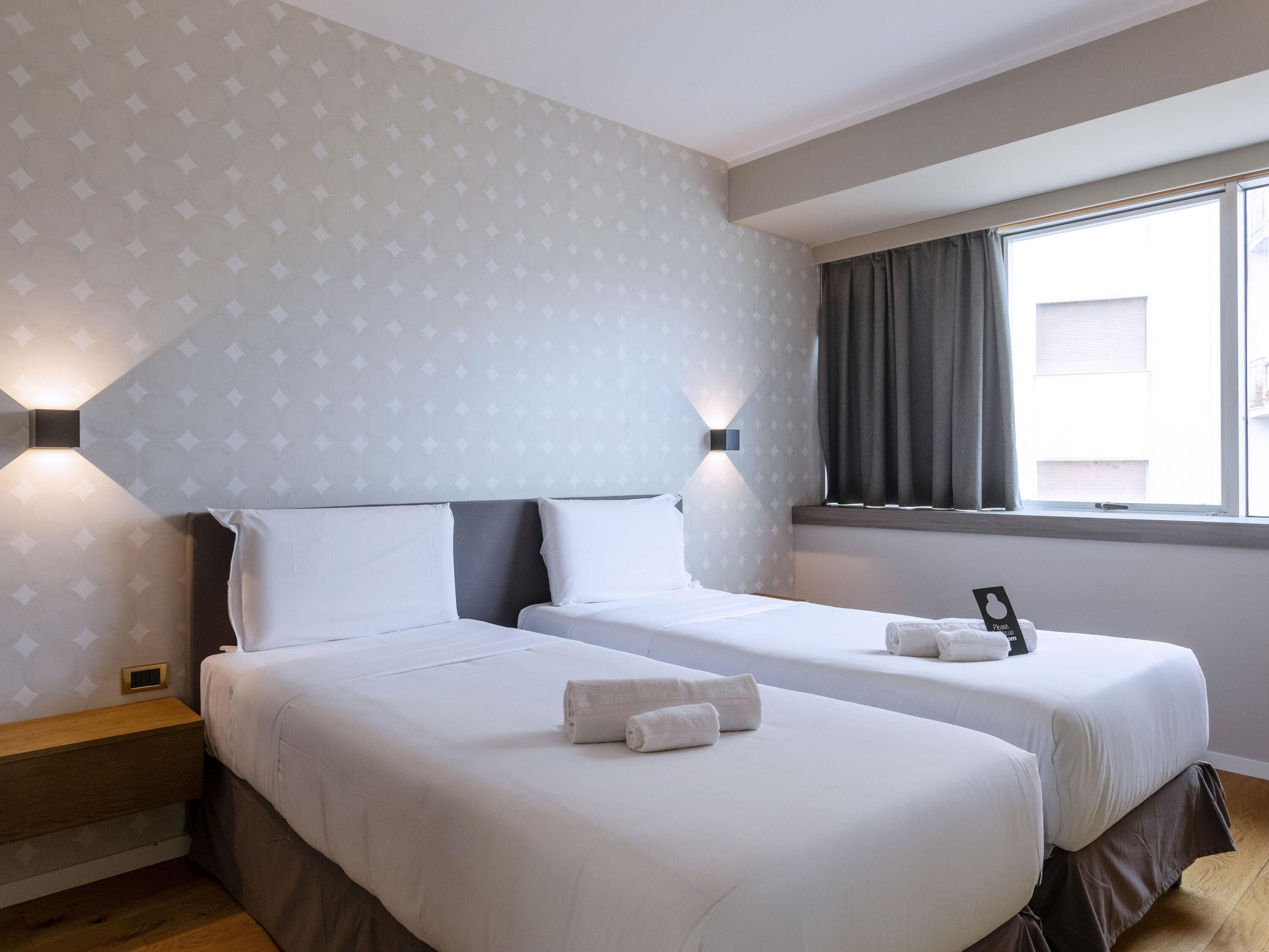 Twin Room | In-room safe, desk, free WiFi, bed sheets