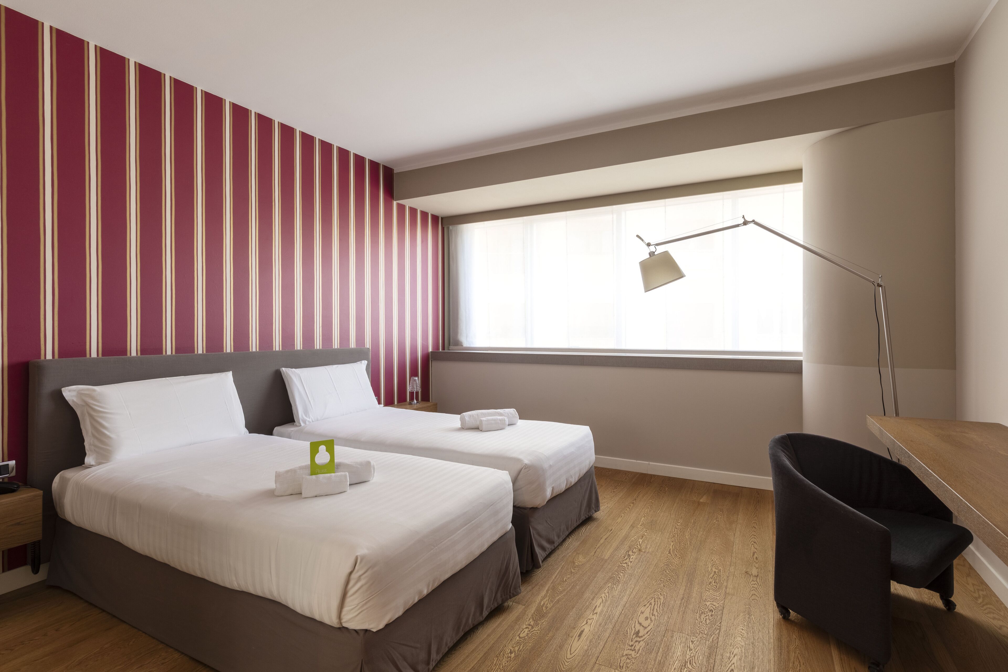 Coffres-forts dans les chambres, bureau, Wi-Fi gratuit, draps fournis