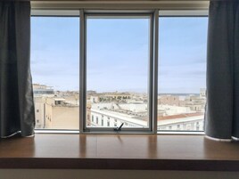 Habitación doble superior | Caja fuerte, escritorio, wifi gratis y ropa de cama