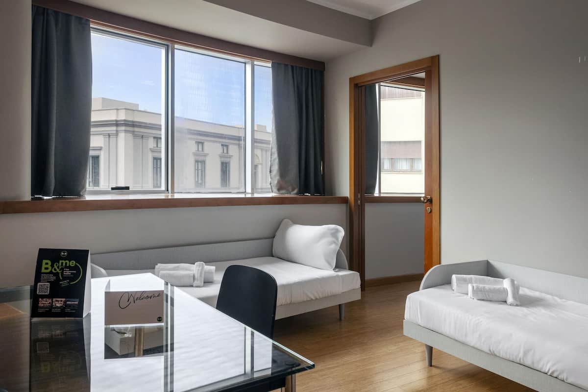 Suite | In-room safe, desk, free WiFi, bed sheets