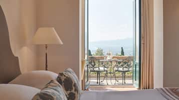 Junior-Suite, Meerblick (Premium - with Balcony or Terrace) | Hochwertige Bettwaren, Daunenbettdecken, Minibar, Zimmersafe