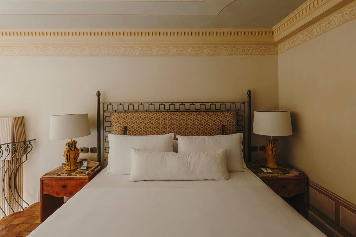 1 bedroom, premium bedding, down duvets, minibar