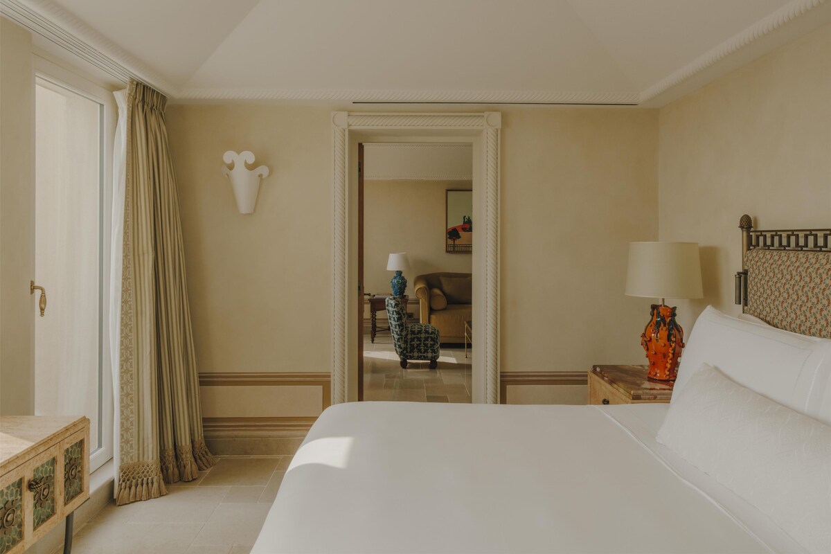 Premium Suite (Villa Timeo) | Premium bedding, down comforters, minibar, in-room safe