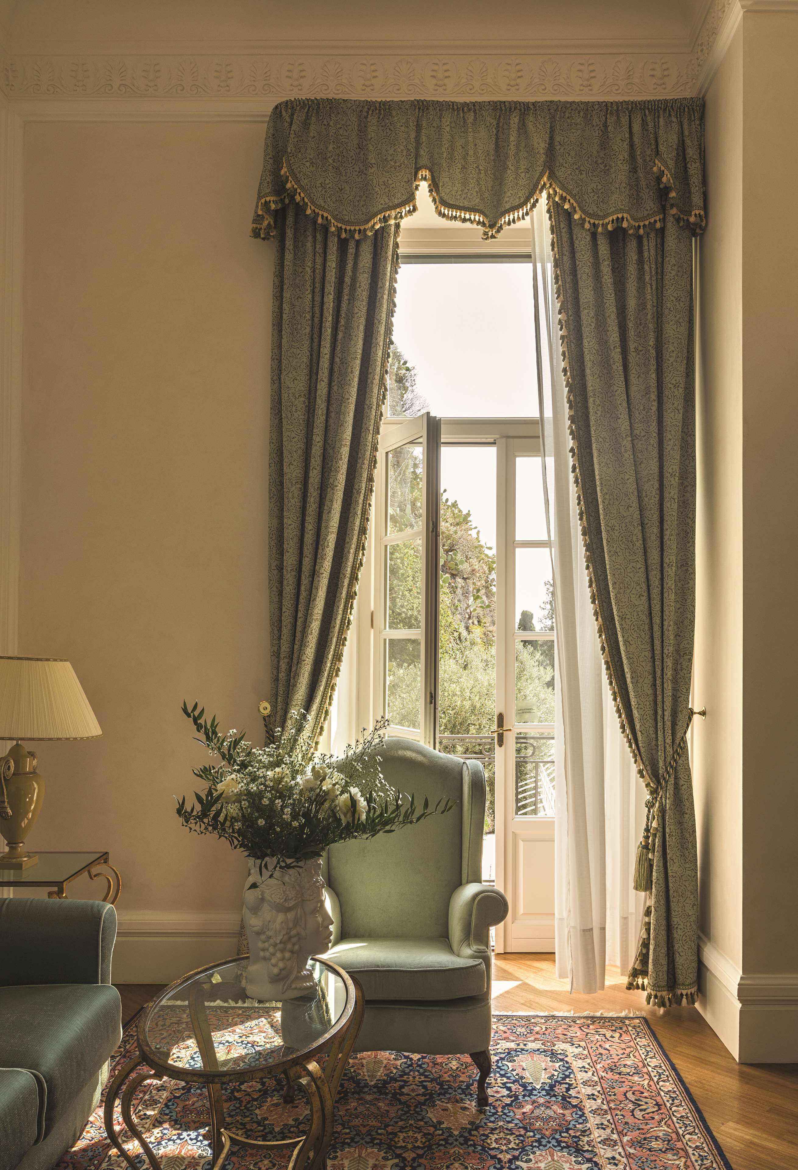 1 bedroom, premium bedding, down duvets, minibar