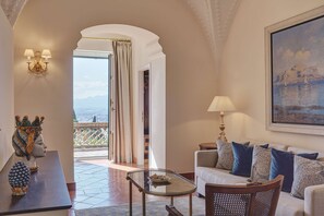 ห้องจูเนียร์สวีท, วิวทะเล (Premium - with Balcony or Terrace) | 1 ห้องนอน, เครื่องนอนระดับพรีเมียม, ผ้านวมขนเป็ด, มินิบาร์