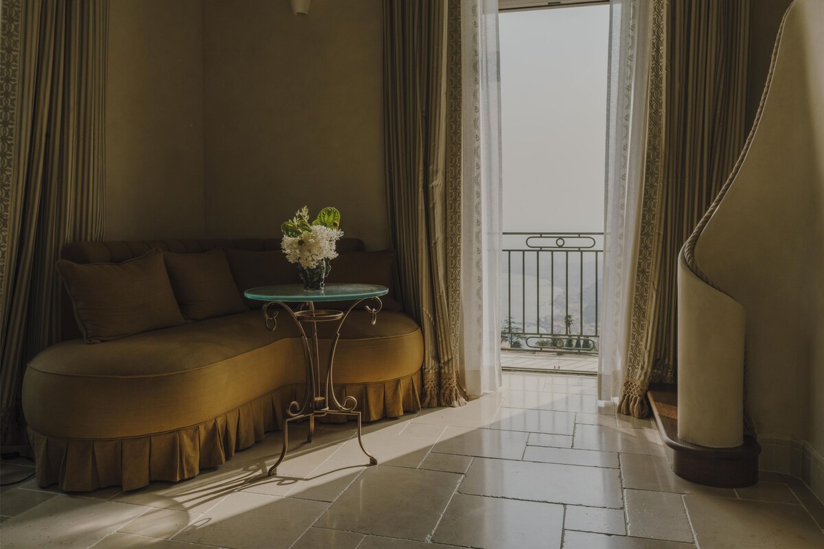 Junior Suite (Villa Timeo Premium) | Premium bedding, down comforters, minibar, in-room safe