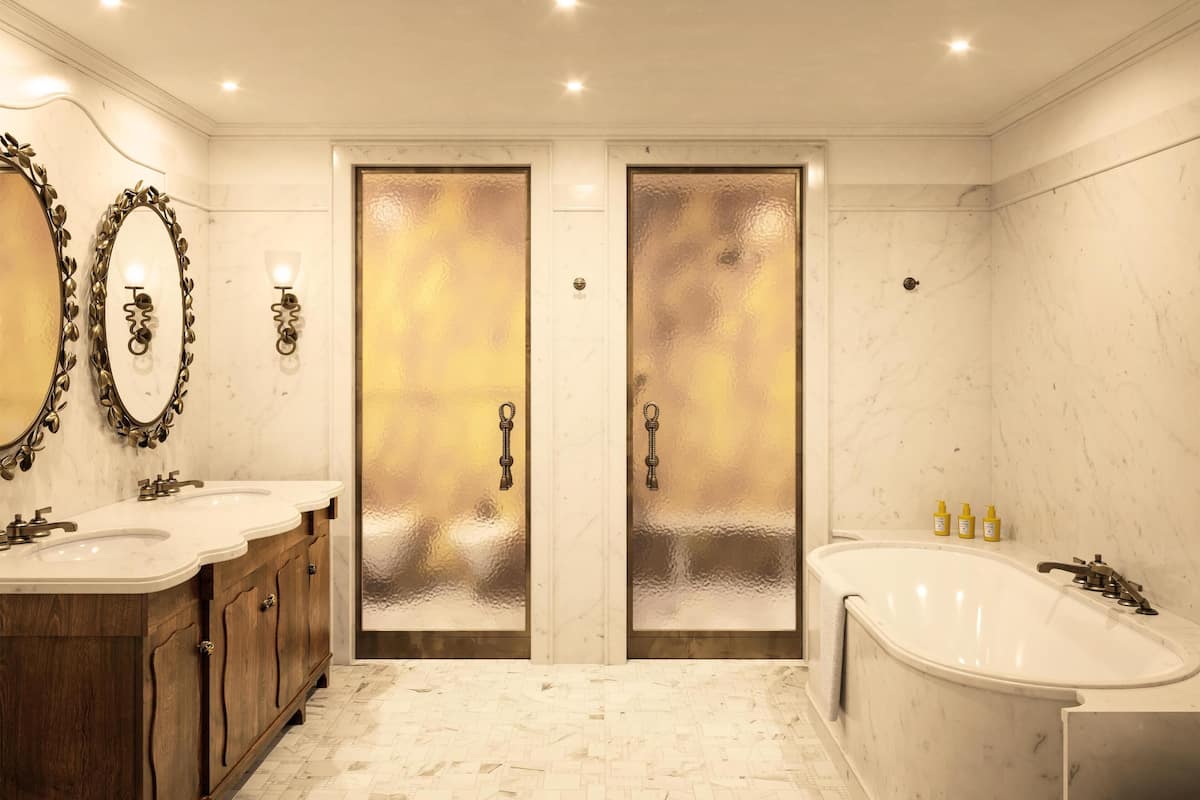 Suite (Clementina) | Ropa de cama de alta calidad, edredón y minibar 