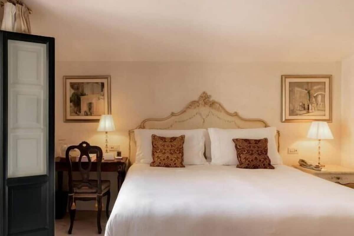 1 habitación, ropa de cama de alta calidad, cubrecamas y minibar