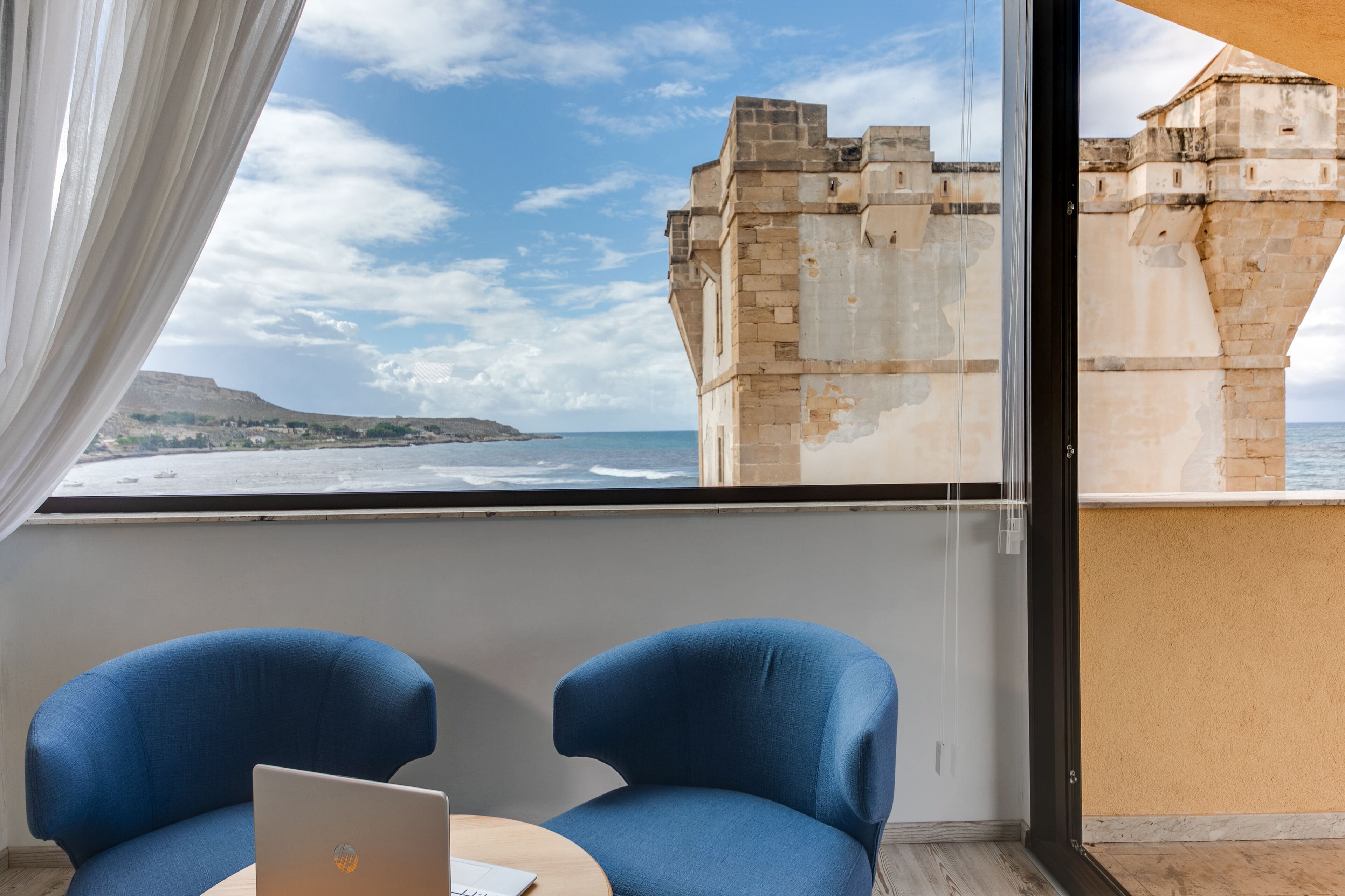 panoramic double room | 1 bedroom, desk, bed sheets