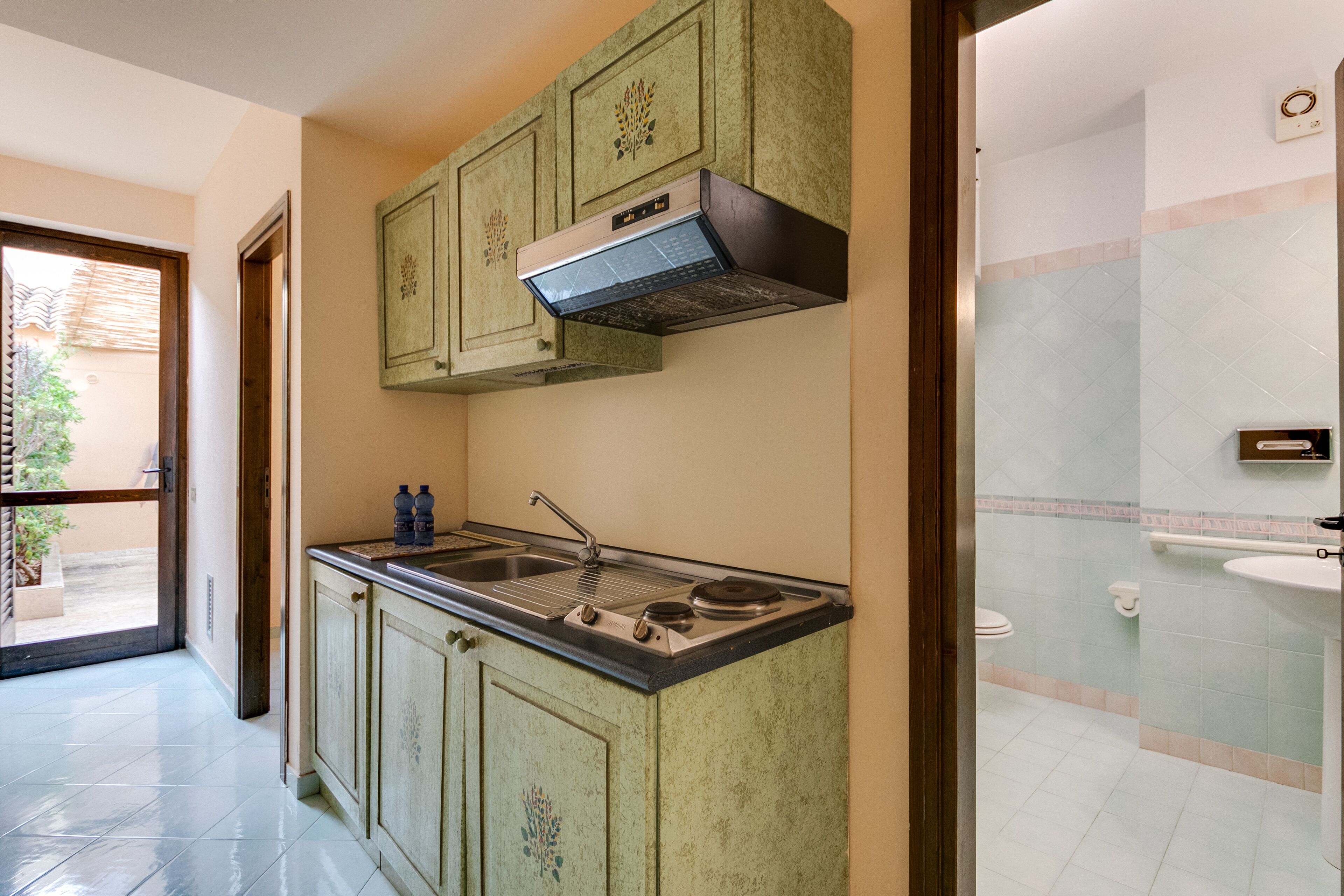 family room (2 adults + 2 children) | private kitchen