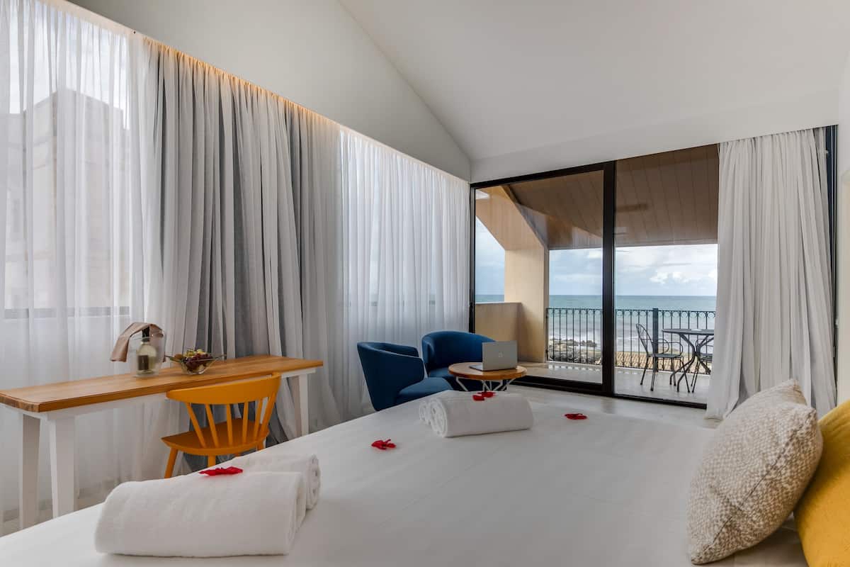 panoramic double room | 1 bedroom, desk, bed sheets