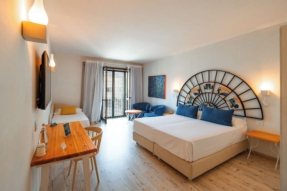 Superior Triple Room (3 Adults) | 1 bedroom, desk, bed sheets