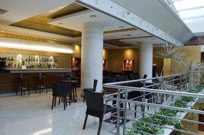 Piano bar