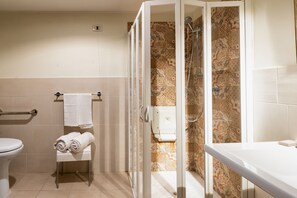Shower, free toiletries, hair dryer, bidet