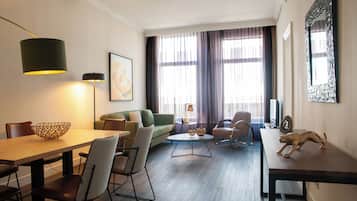 Estudi, 1 llit de matrimoni | Sala d'estar | Televisor intel·ligent de 29 polzades amb canals per cable i Netflix