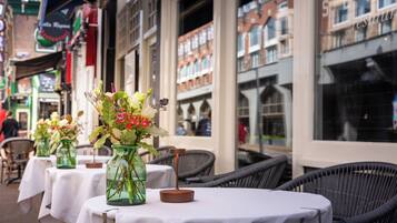 Lunch and dinner served, Modern European cuisine