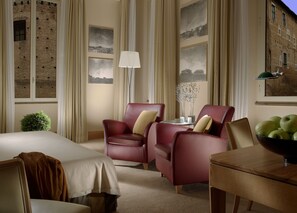 Superior Double Room | Premium bedding, minibar, in-room safe, desk