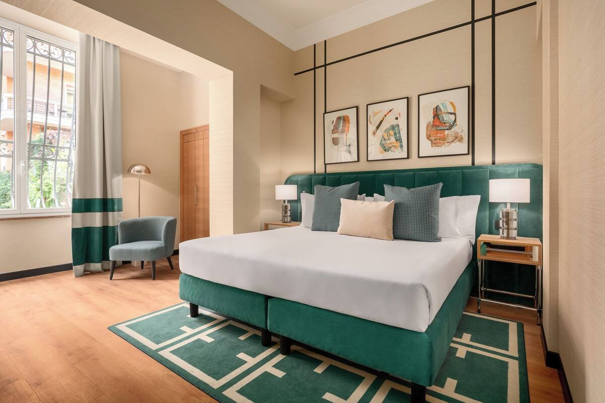 豪華客房 (With Double bed) | 高級寢具、迷你吧、客房內保險箱、書桌