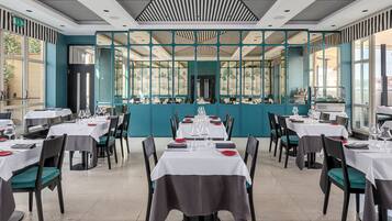 Daily buffet breakfast (EUR 17.95 per person)