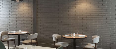 Daily full breakfast (EUR 15 per person)