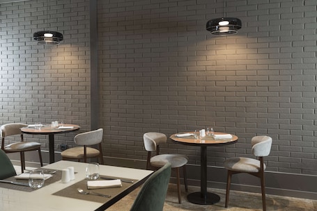 Daily full breakfast (EUR 15 per person)