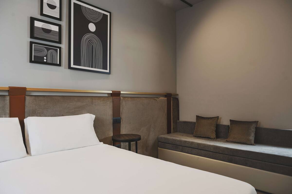 Room, 1 King Bed with Sofa bed | Living area