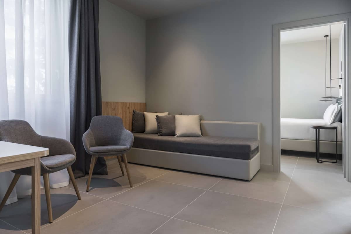 Suite, 2 Bedrooms | Pillowtop beds, minibar, in-room safe, desk