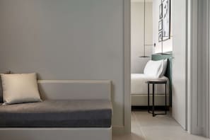 Suite, 2 Schlafzimmer | Wohnbereich | LCD-Fernseher