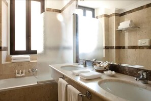 Free toiletries, hair dryer, bidet, towels - Katane Palace Hotel (Catania)