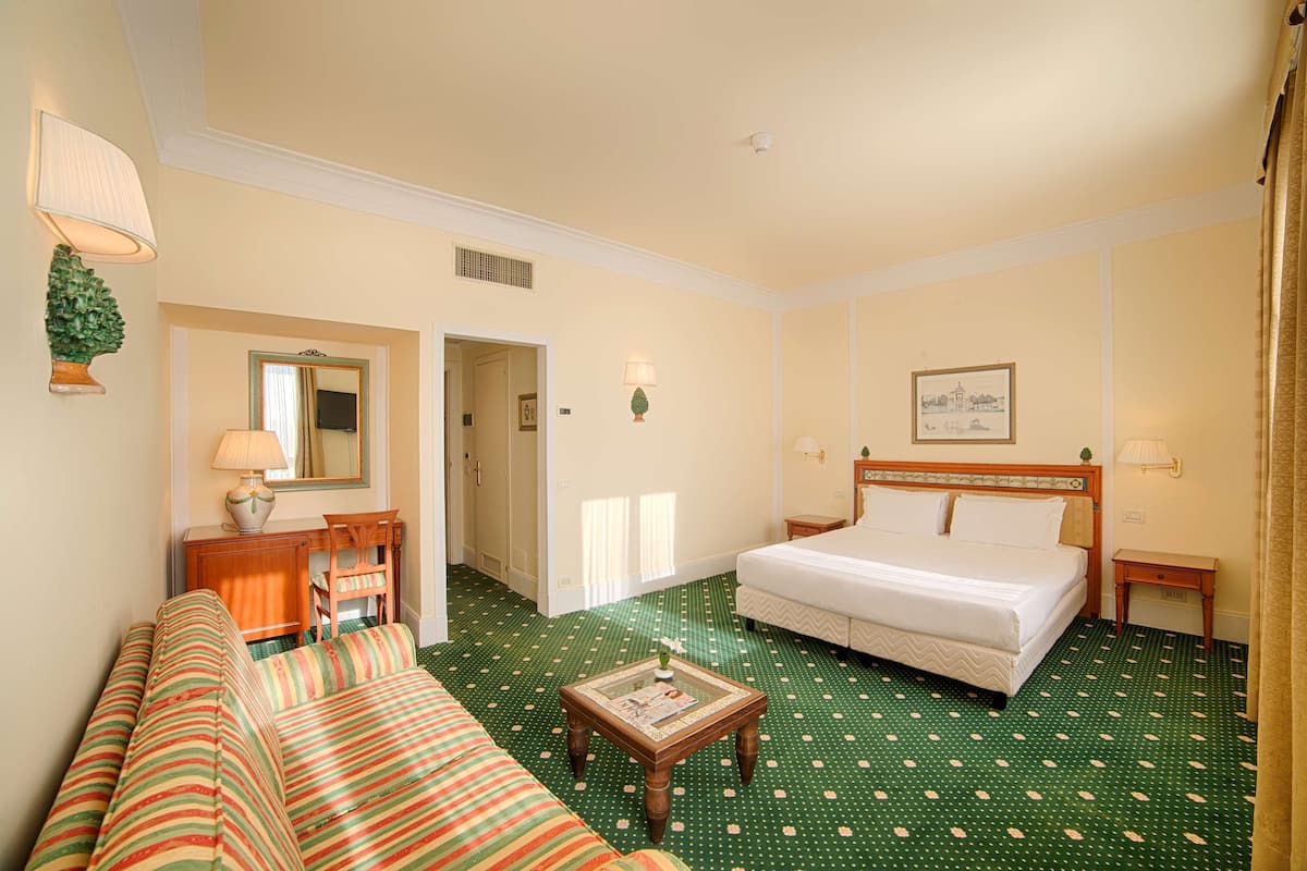 Roupas de cama antialérgicas, frigobar, cofres nos quartos, escrivaninha