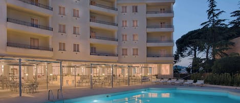 Seasonal outdoor pool, pool umbrellas, pool loungers