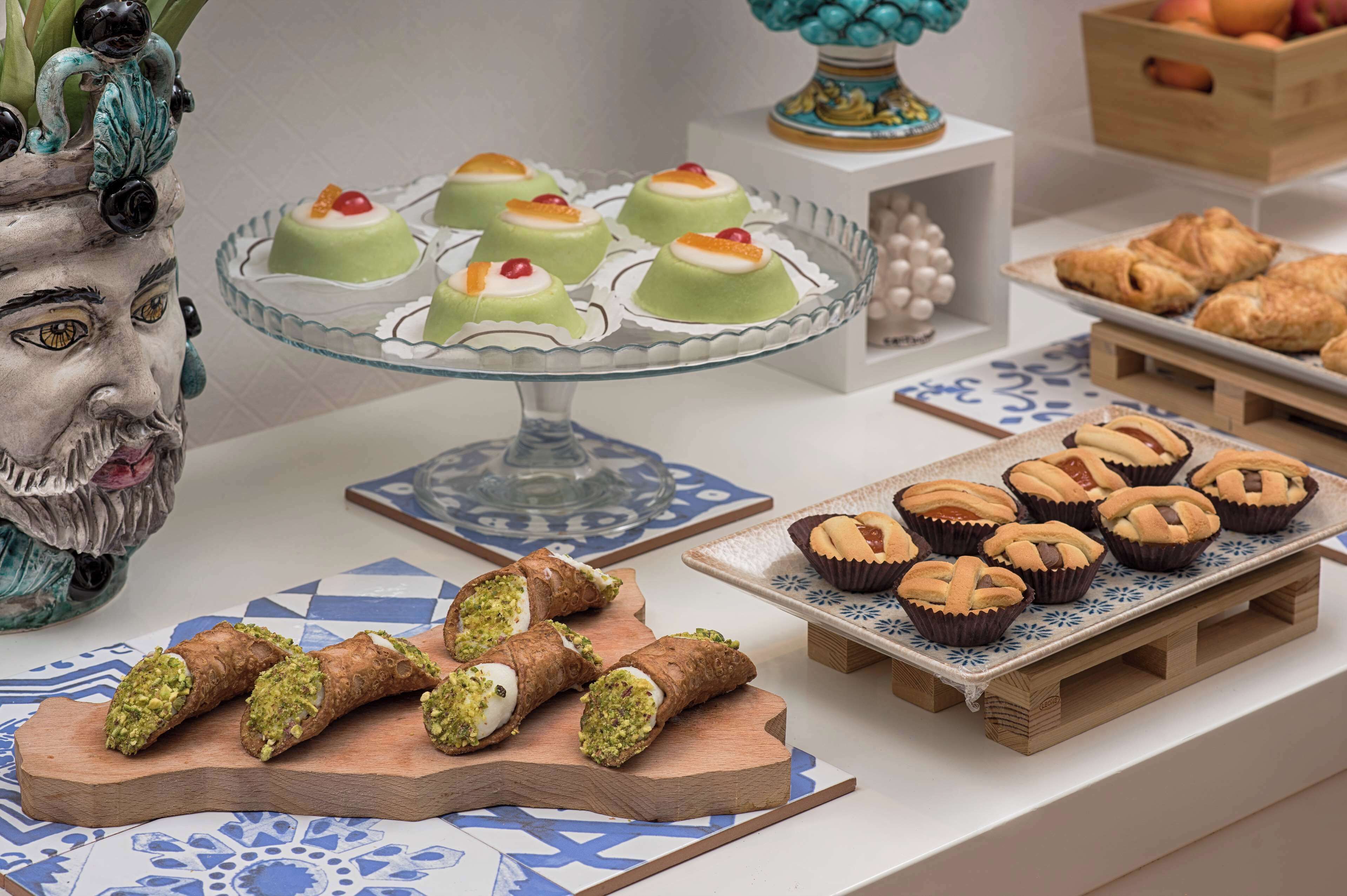 daily buffet breakfast for a fee