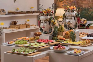 Café da manhã com buffet todos os dias mediante uma taxa