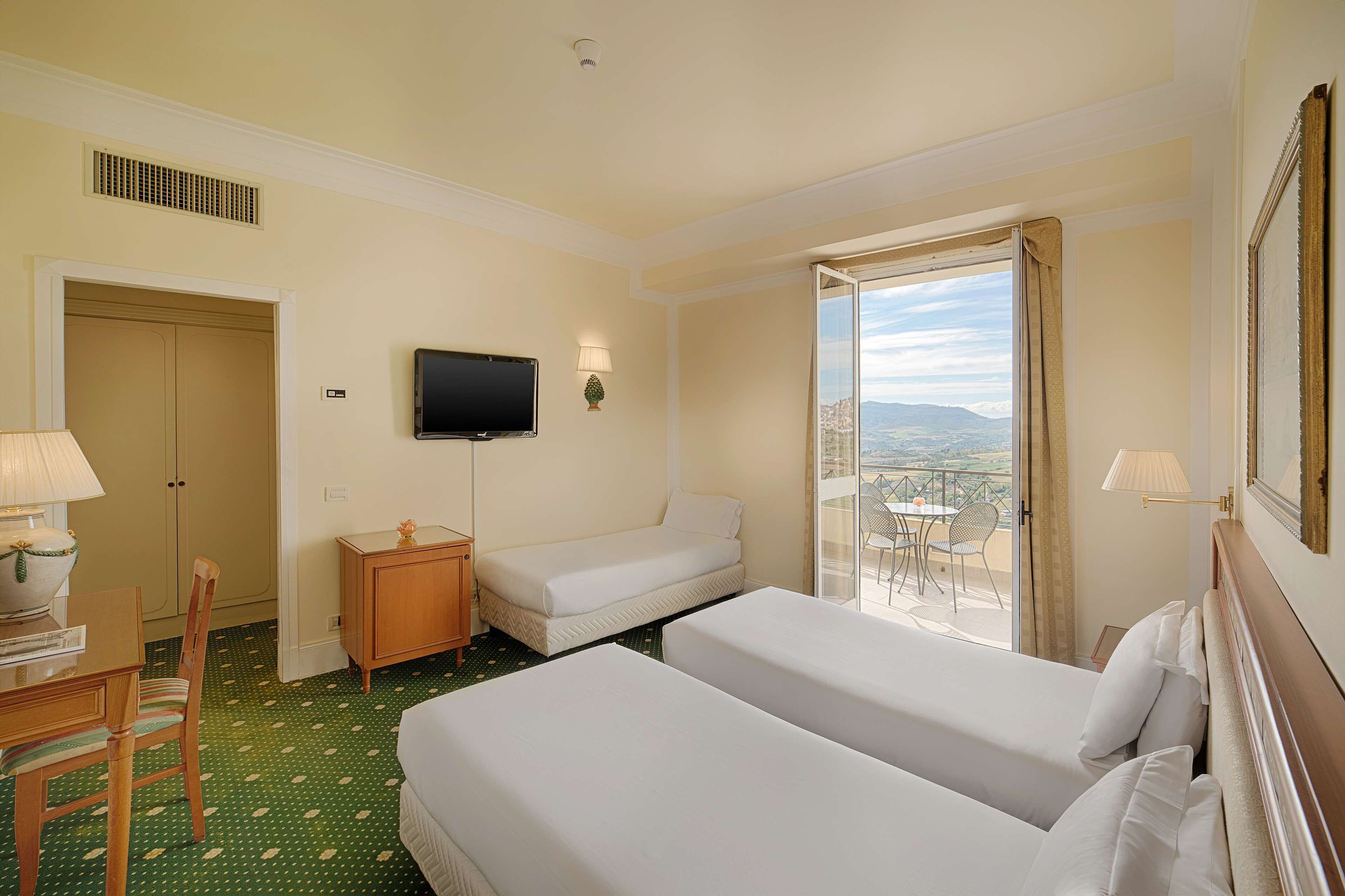 Hypo-allergenic bedding, minibar, in-room safe, desk