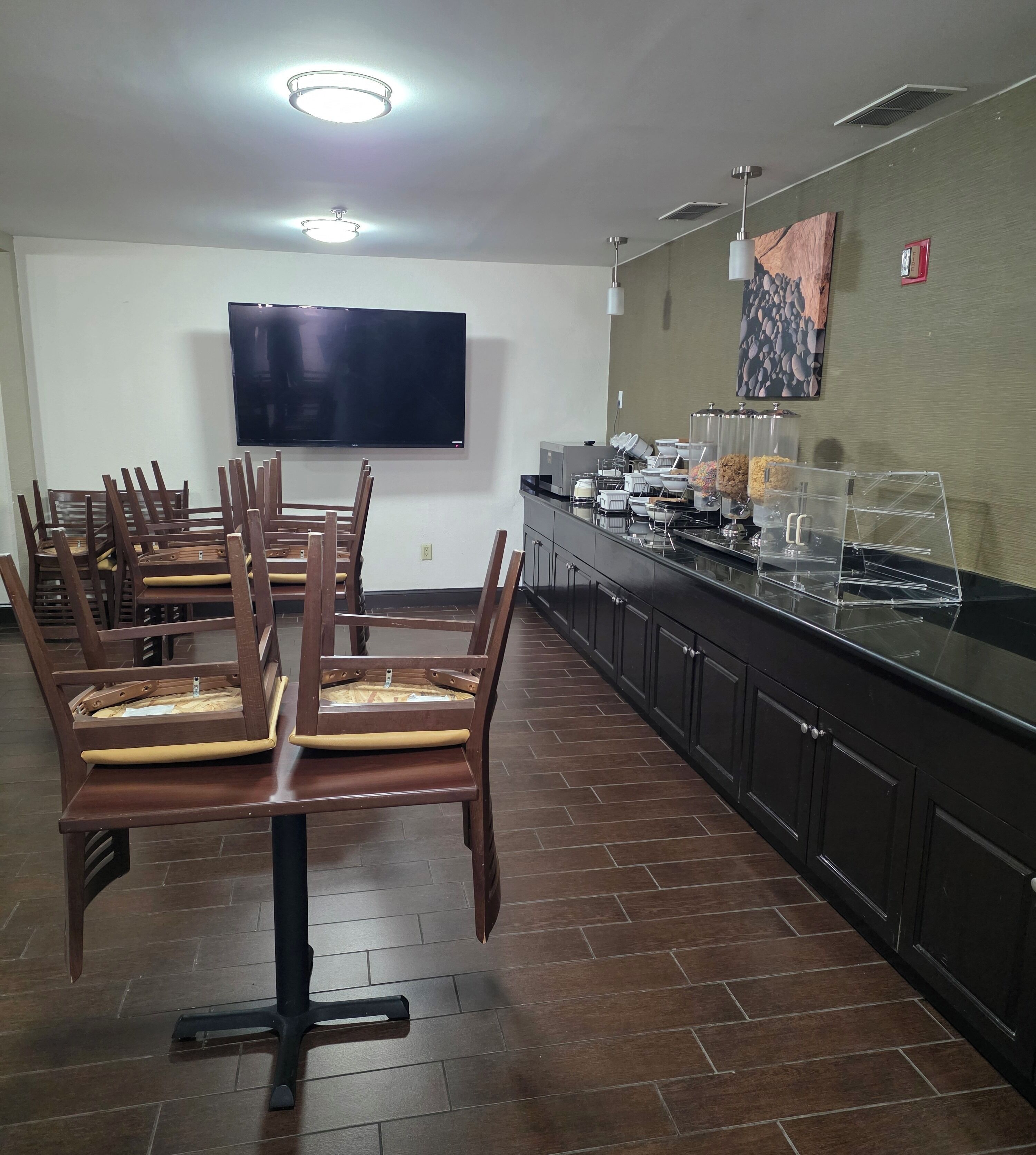 Free daily continental breakfast