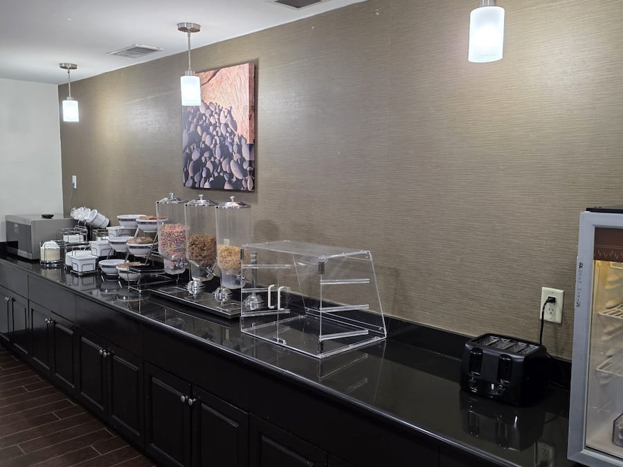 Free daily continental breakfast