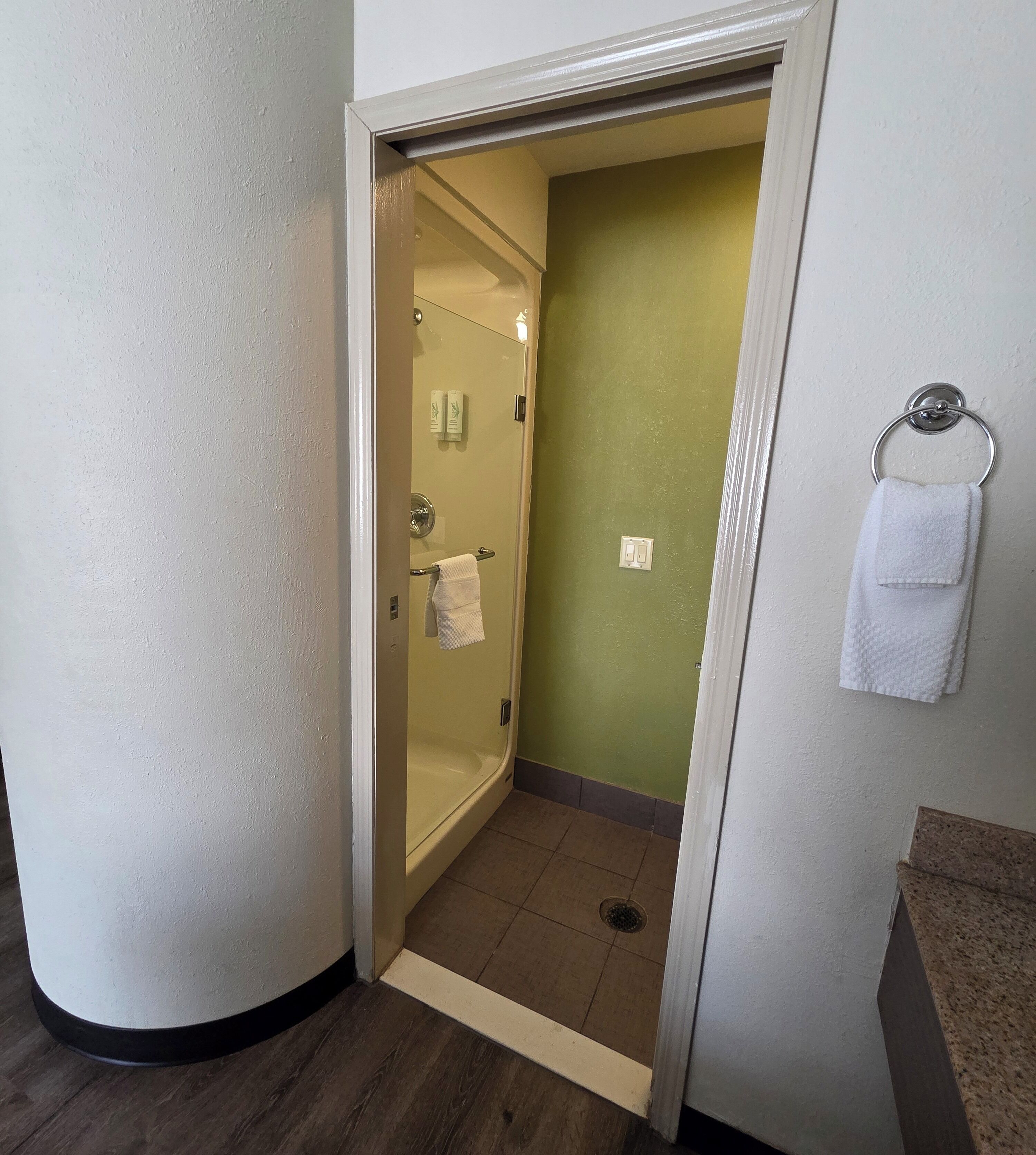 標準單人房 | 高級寢具、書桌、熨斗/熨衣板、免費無線上網