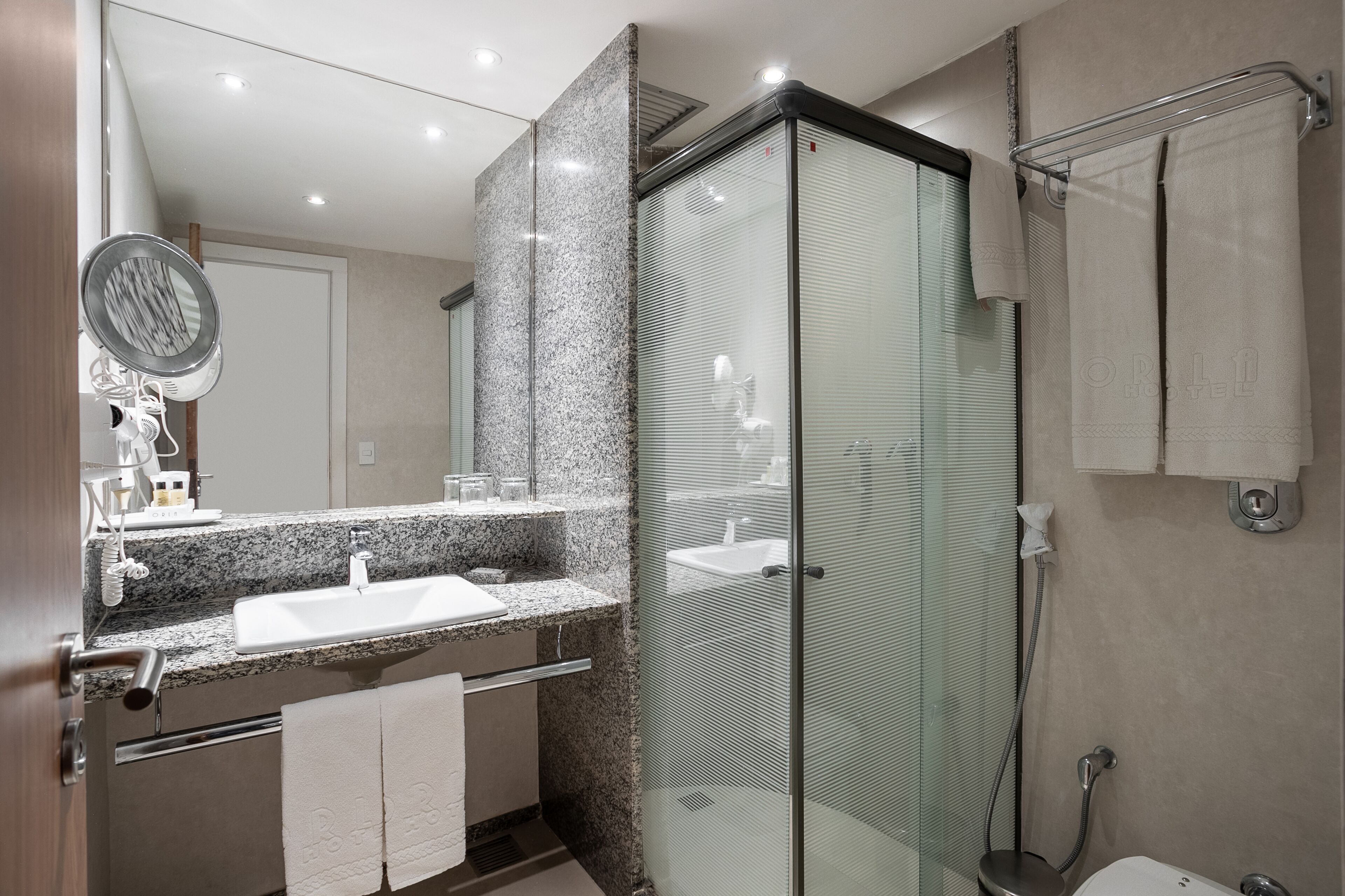 shower, rainfall showerhead, free toiletries, hair dryer