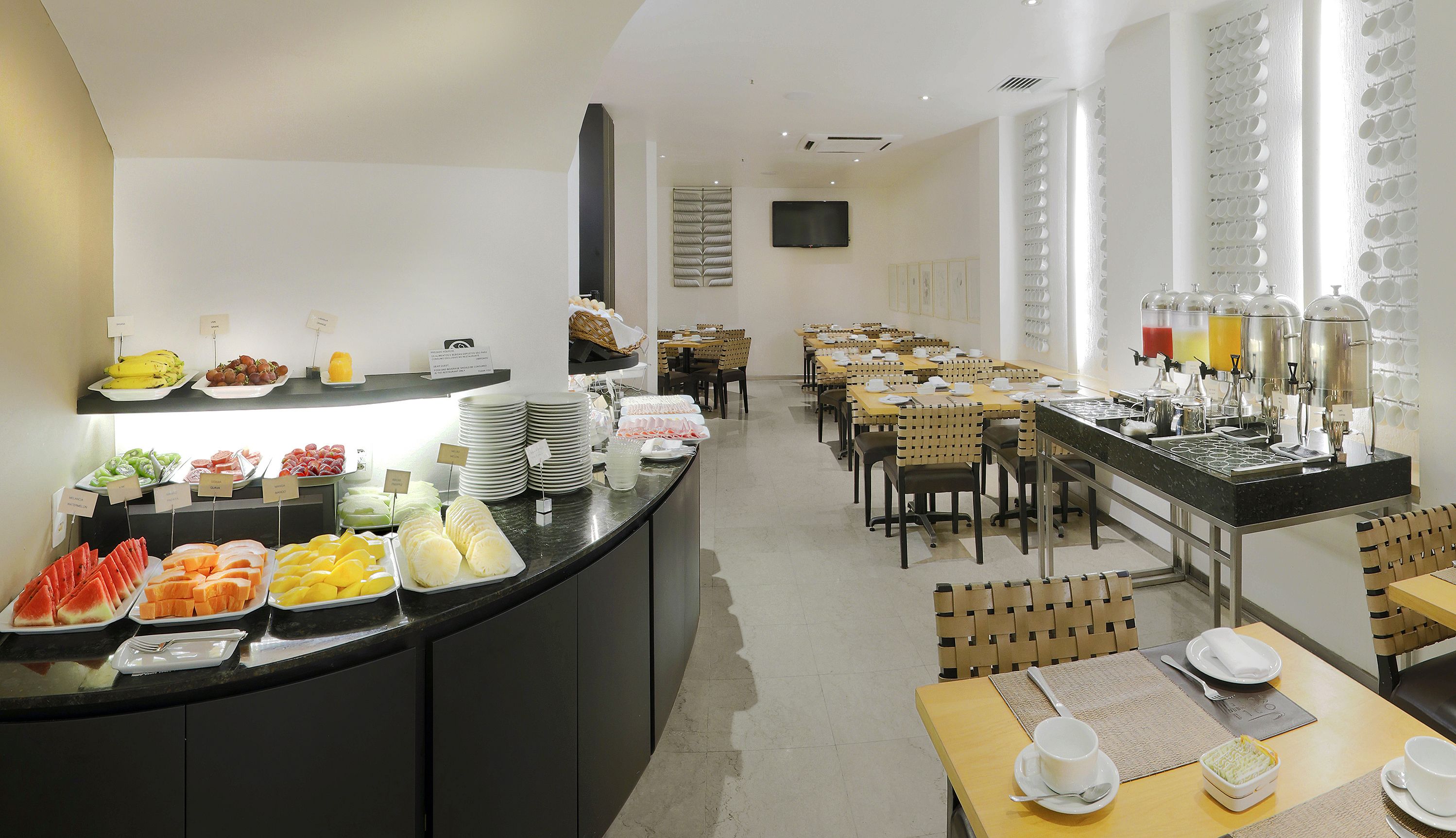 daily buffet breakfast (brl 53 per person)