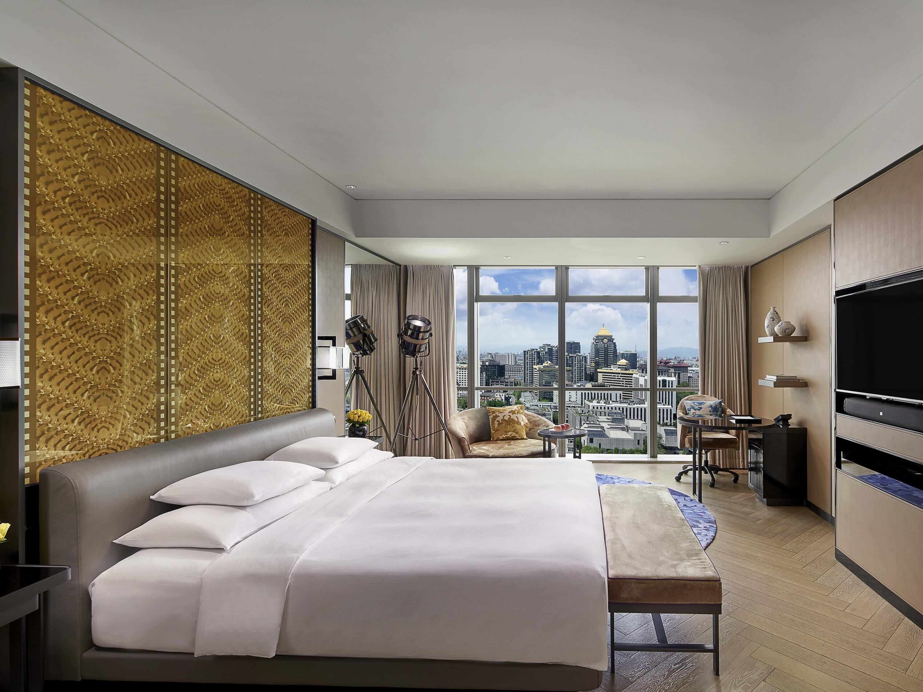 Roba de llit d'alta qualitat, cobrellits i minibar 